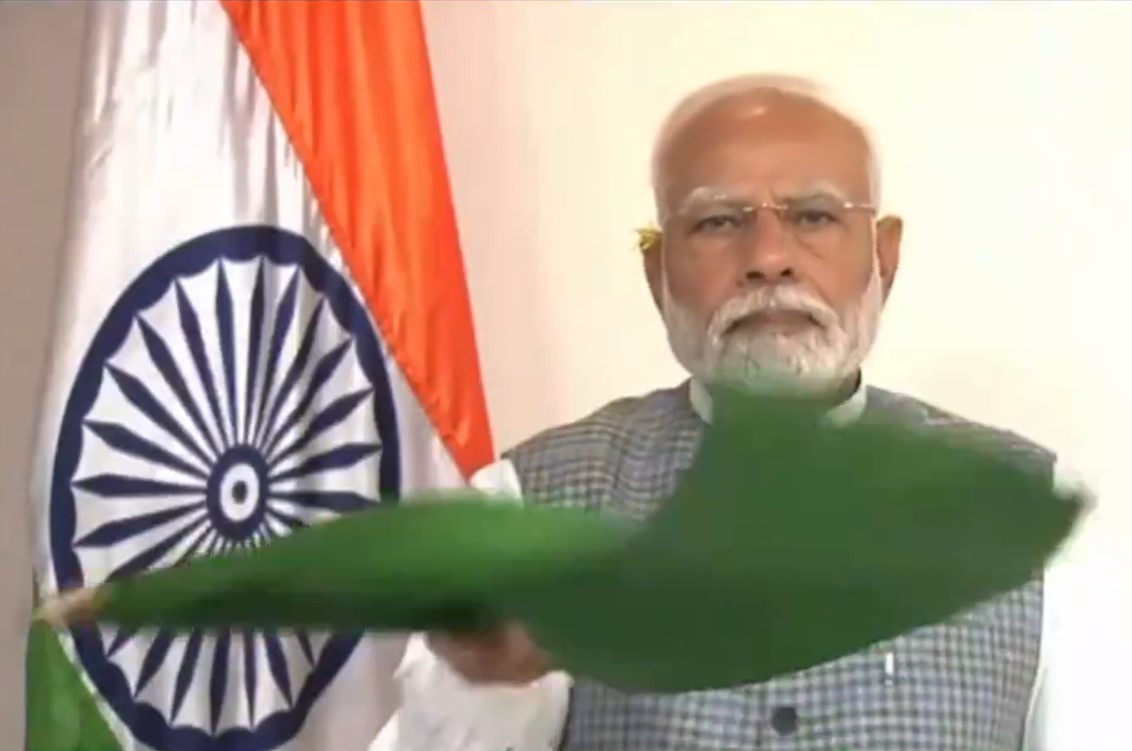 Pm Narendra Modi Flags Off Six Vande Bharat Trains From Ranchi Through